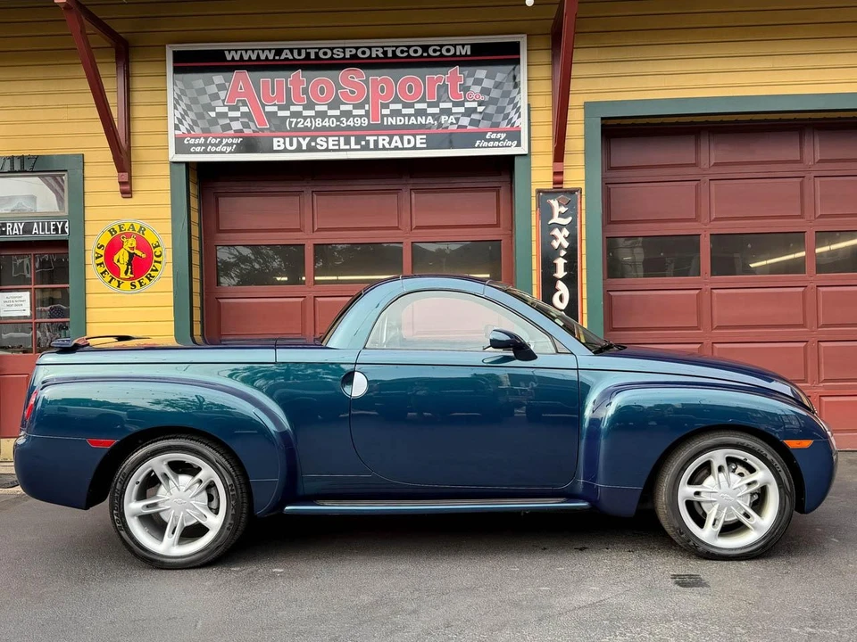 2005 Chevrolet SSR - Image 5 of 31