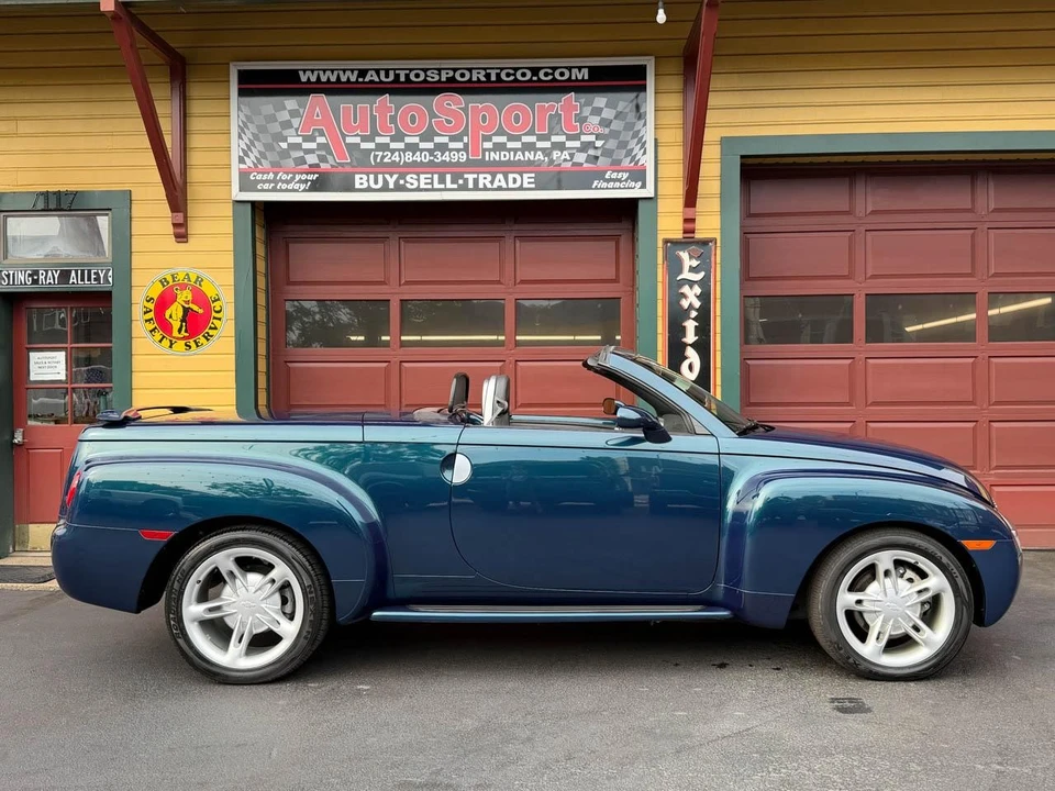 2005 Chevrolet SSR - Image 10 of 31