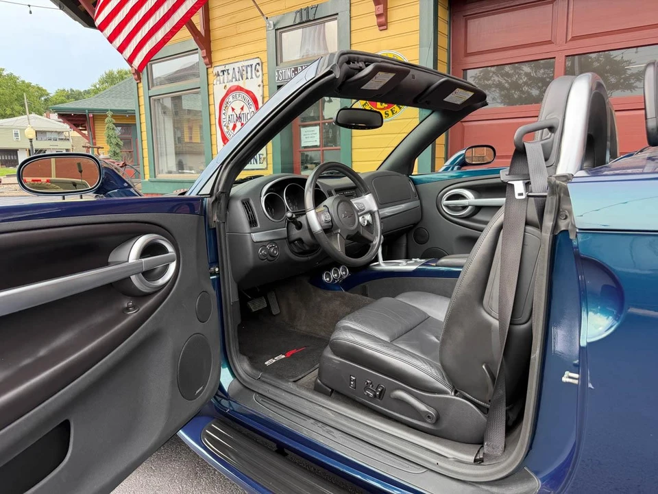 2005 Chevrolet SSR - Image 19 of 31