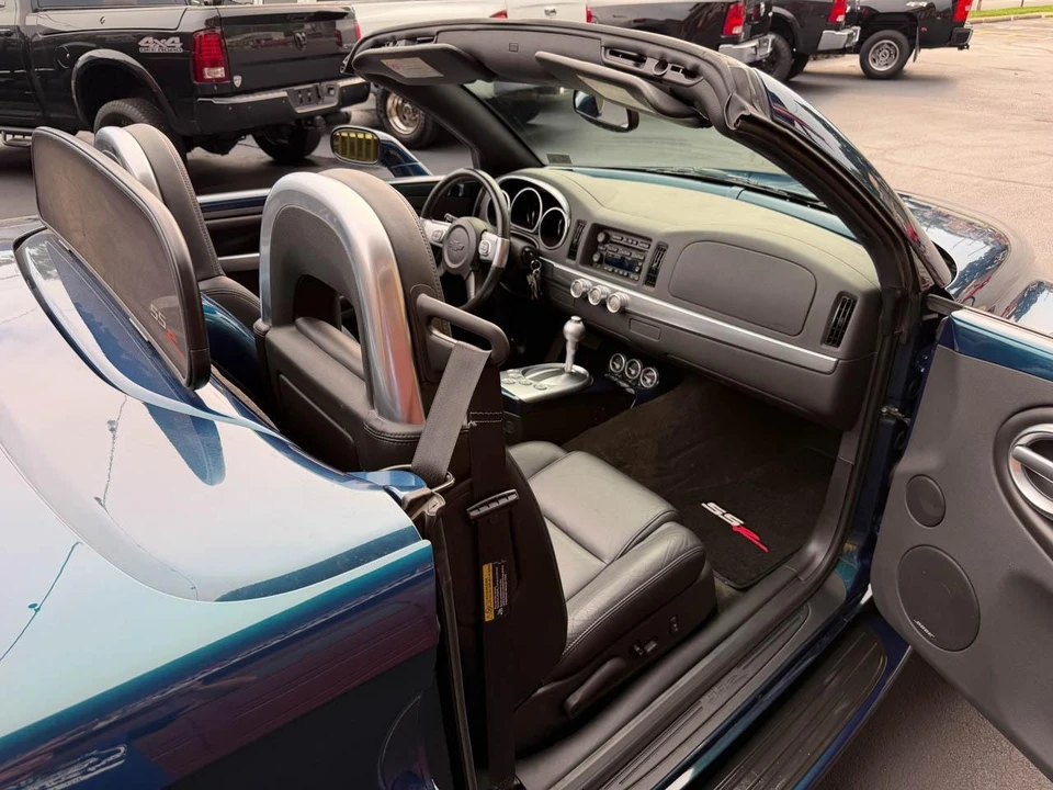 2005 Chevrolet SSR - Image 25 of 31