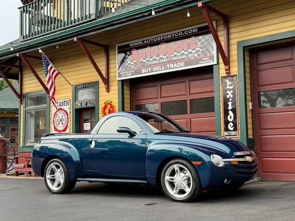 2005 Chevrolet SSR - Image 4 of 31