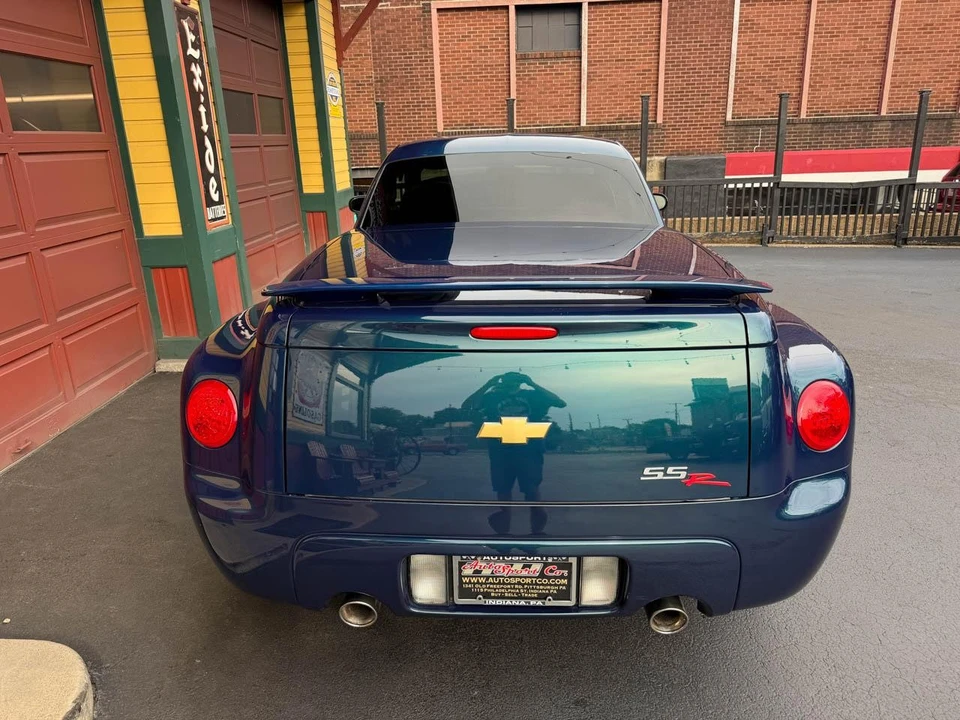 2005 Chevrolet SSR - Image 8 of 31