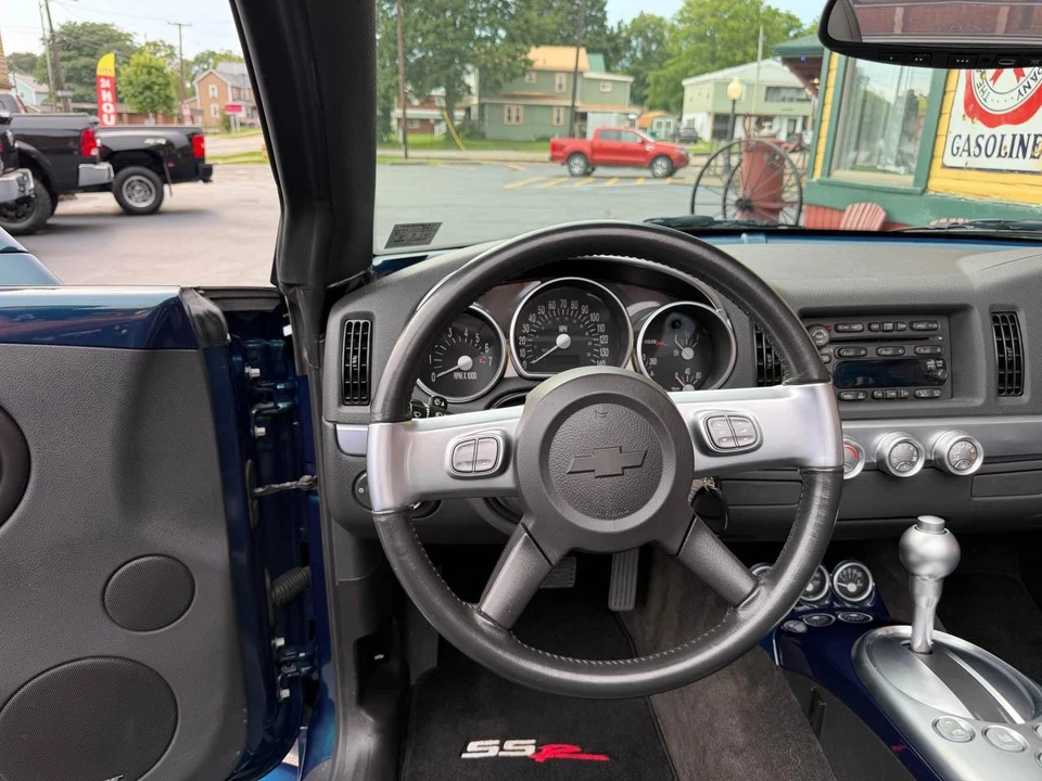2005 Chevrolet SSR - Image 23 of 31
