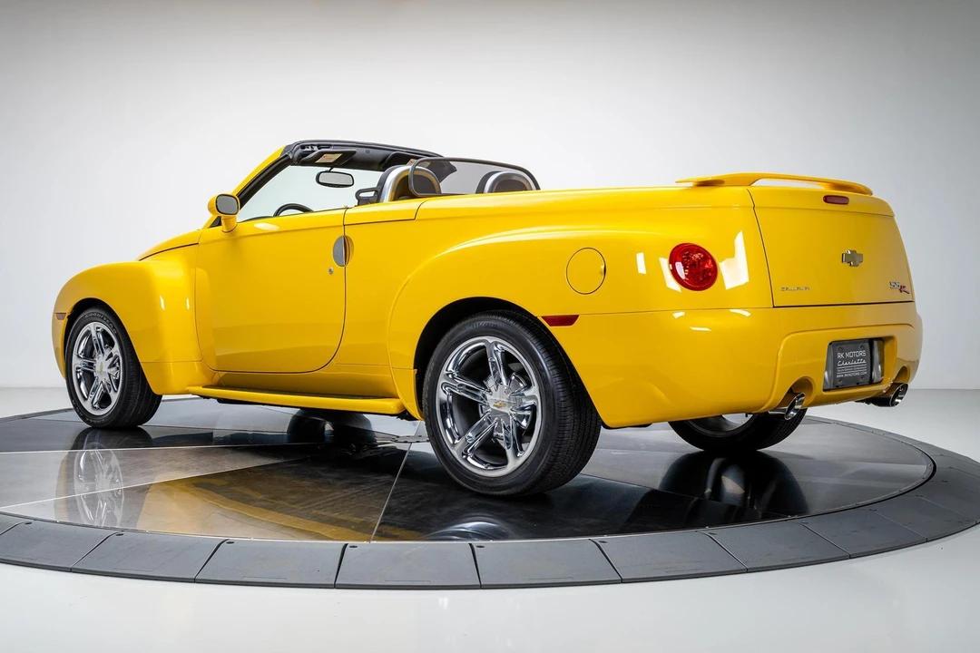 2005 Chevrolet SSR - Image 4 of 31