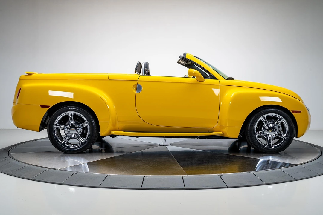 2005 Chevrolet SSR - Image 14 of 31