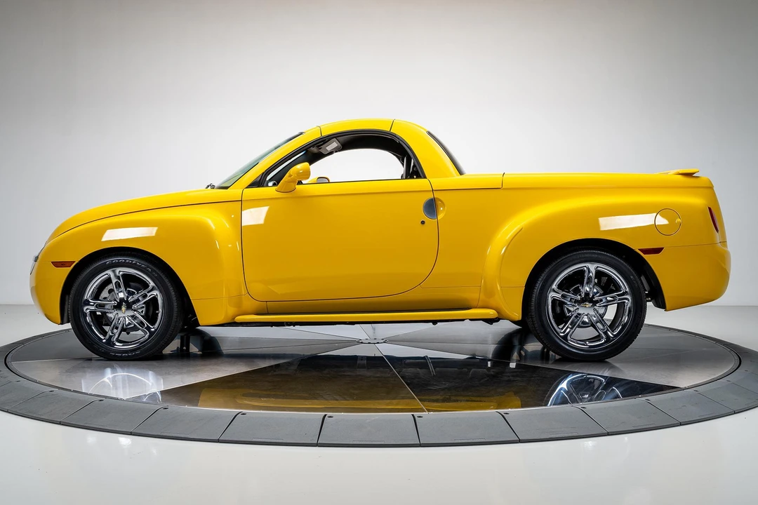 2005 Chevrolet SSR - Image 9 of 31
