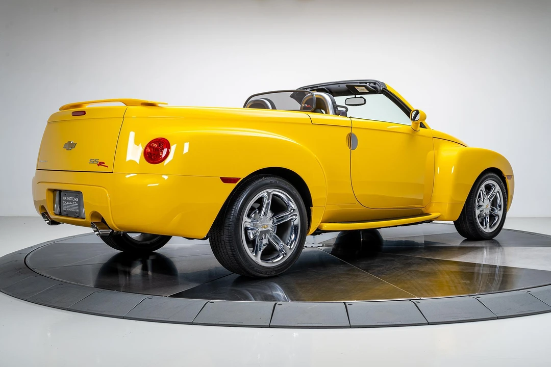 2005 Chevrolet SSR - Image 12 of 31