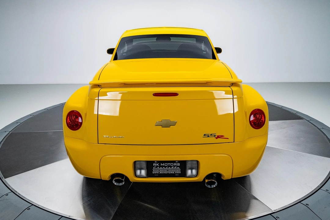 2005 Chevrolet SSR - Image 11 of 31