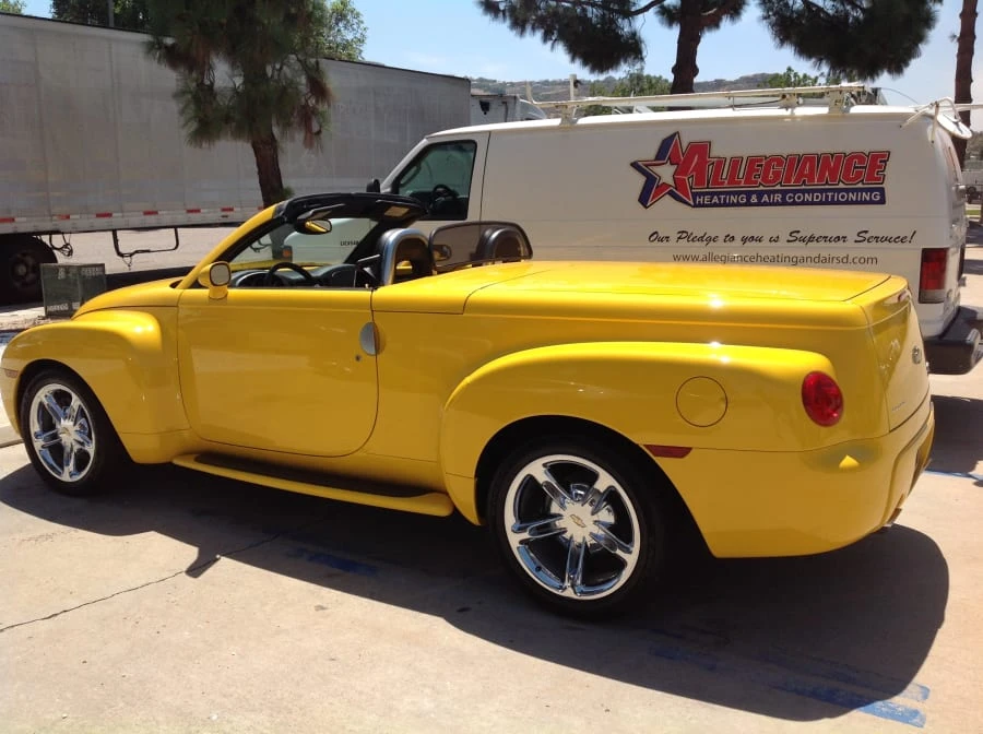 2005 Chevrolet SSR - Image 2 of 7