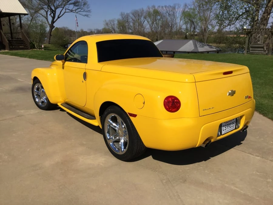 2005 Chevrolet SSR - Image 3 of 12