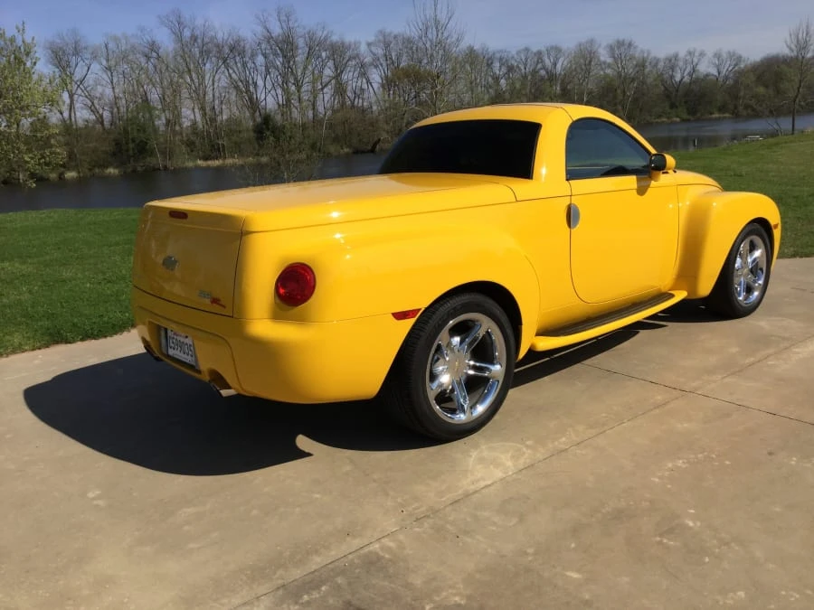 2005 Chevrolet SSR - Image 10 of 12