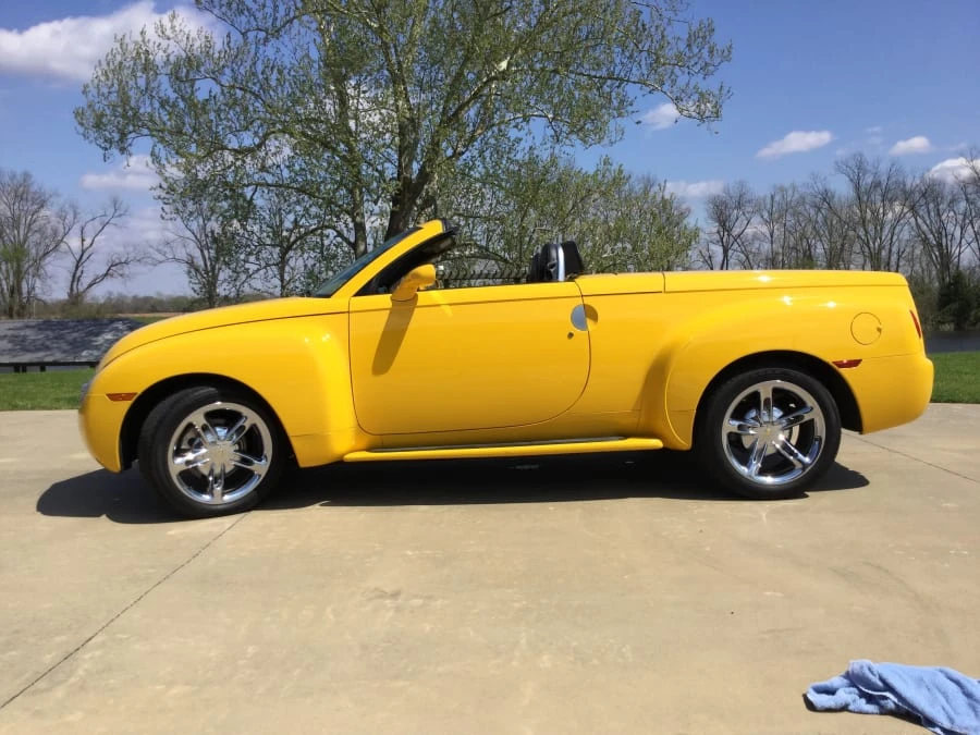 2005 Chevrolet SSR - Image 2 of 12