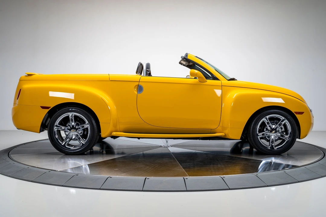 2005 Chevrolet SSR - Image 18 of 31