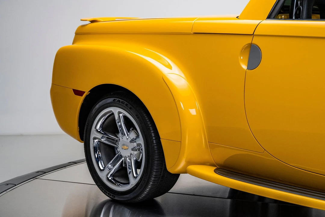 2005 Chevrolet SSR - Image 5 of 31