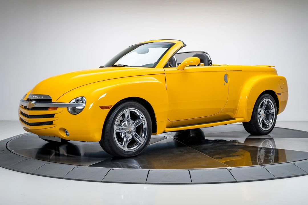 2005 Chevrolet SSR - Image 7 of 31
