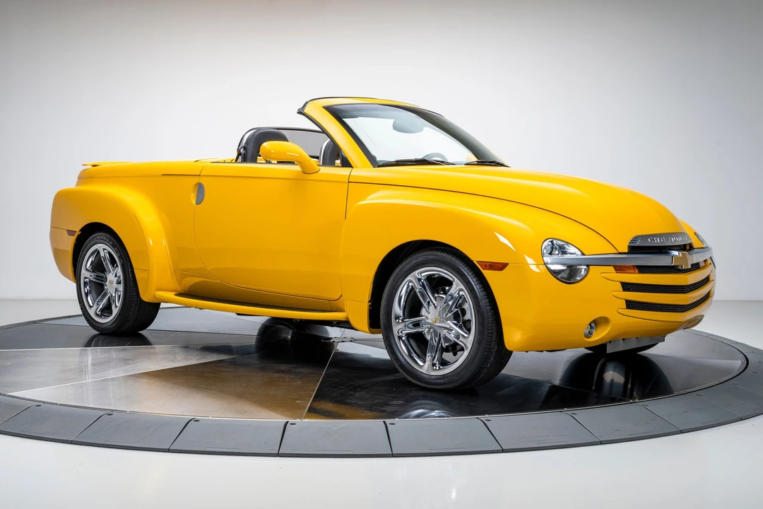 2005 Chevrolet SSR - Image 11 of 31