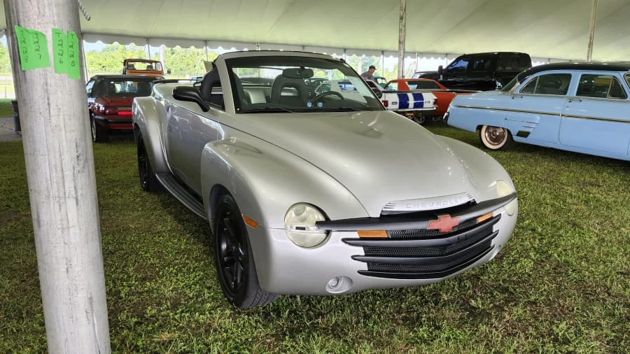 2005 Chevrolet SSR - Image 3 of 6