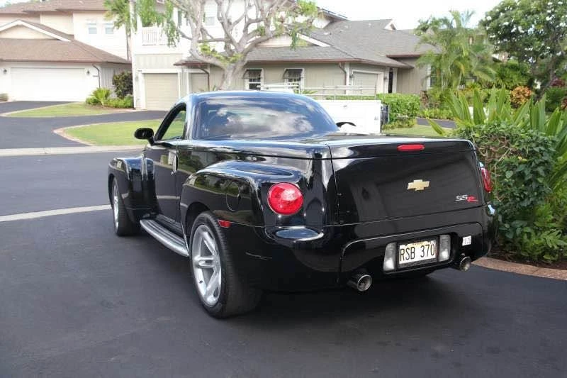 2005 Chevrolet SSR - Image 2 of 5