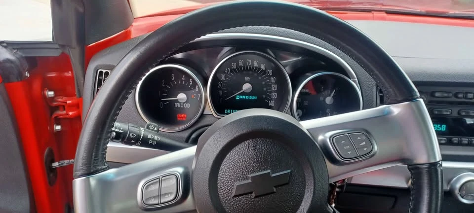 2005 Chevrolet SSR - Image 6 of 8