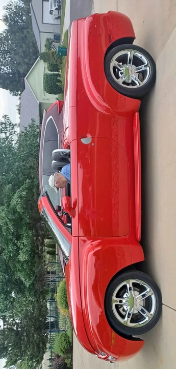 2005 Chevrolet SSR - Image 4 of 8