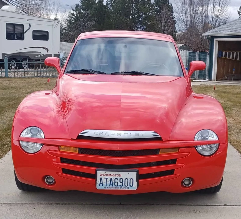 2005 Chevrolet SSR - Image 2 of 8