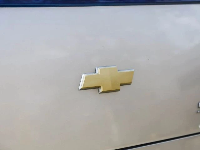 2005 Chevrolet SSR - Image 11 of 31