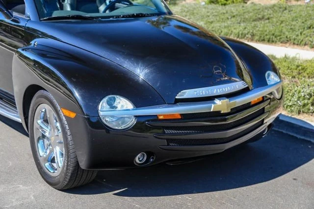 2005 Chevrolet SSR - Image 9 of 21