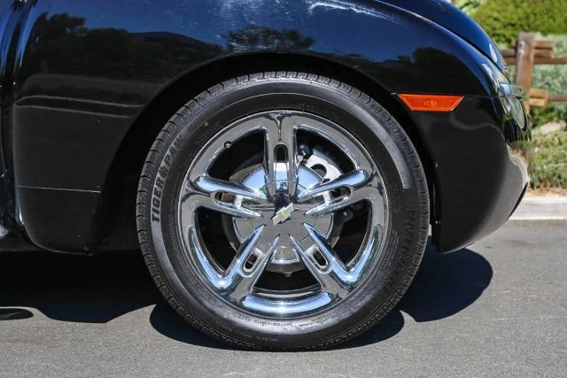 2005 Chevrolet SSR - Image 12 of 21