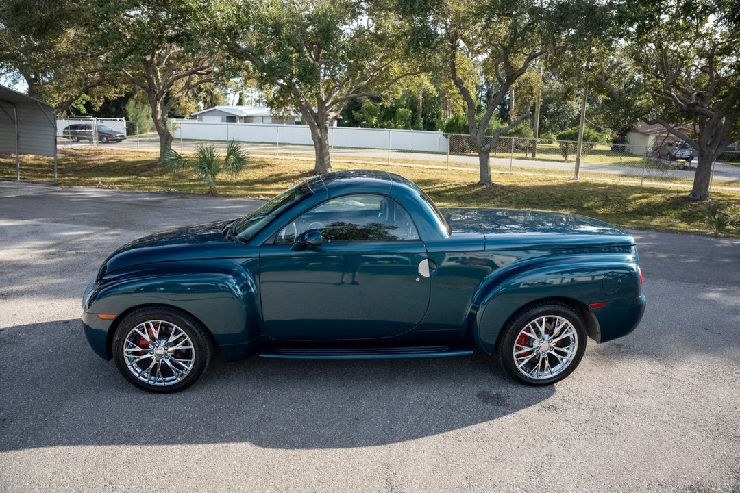 2005 Chevrolet SSR - Image 9 of 12