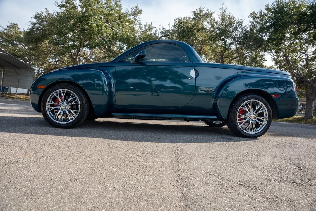 2005 Chevrolet SSR - Image 13 of 21