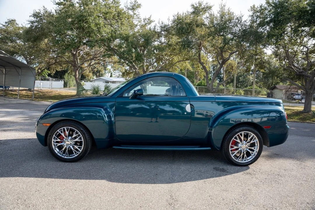 2005 Chevrolet SSR - Image 11 of 21