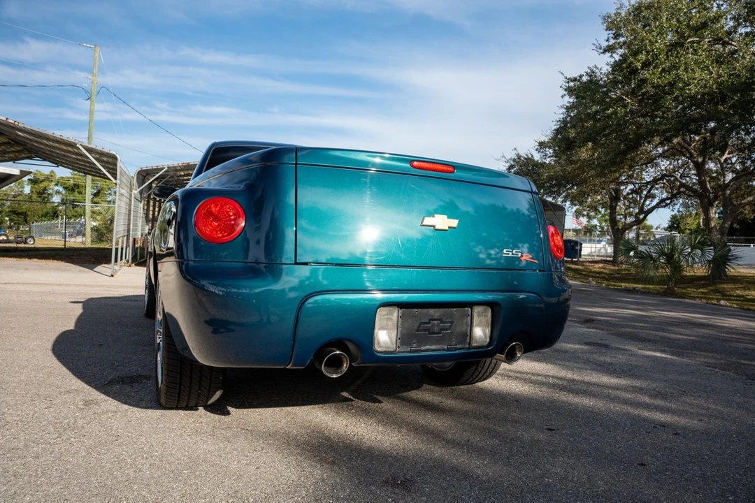2005 Chevrolet SSR - Image 17 of 21