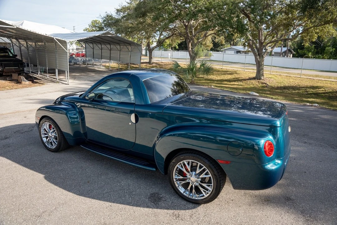 2005 Chevrolet SSR - Image 13 of 21