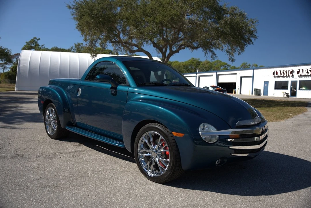 2005 Chevrolet SSR - Image 10 of 12