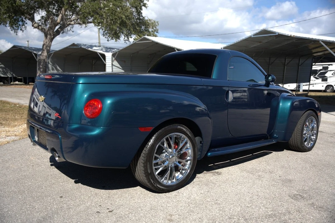 2005 Chevrolet SSR - Image 11 of 12