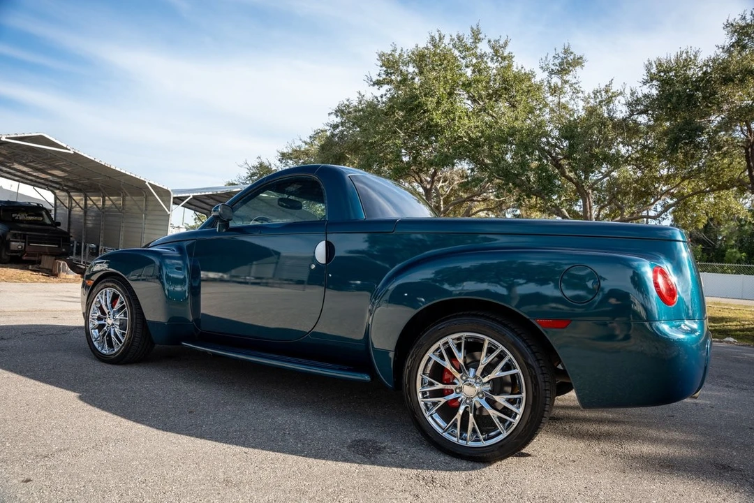 2005 Chevrolet SSR - Image 14 of 21