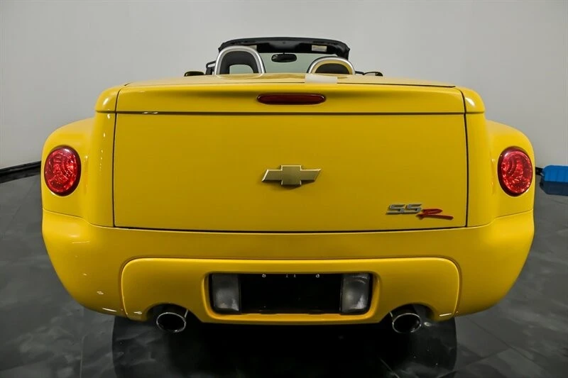 2005 Chevrolet SSR - Image 9 of 31