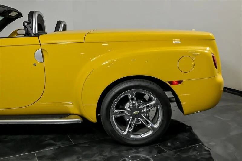 2005 Chevrolet SSR - Image 7 of 31