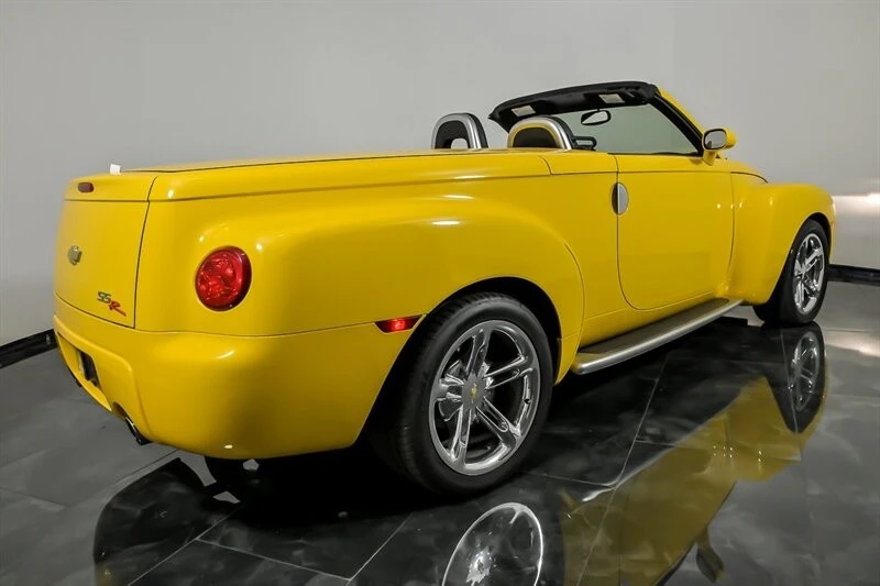 2005 Chevrolet SSR - Image 10 of 31