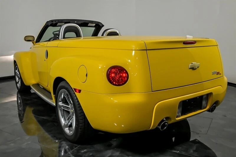 2005 Chevrolet SSR - Image 8 of 31