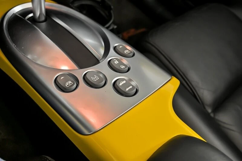 2005 Chevrolet SSR - Image 27 of 31