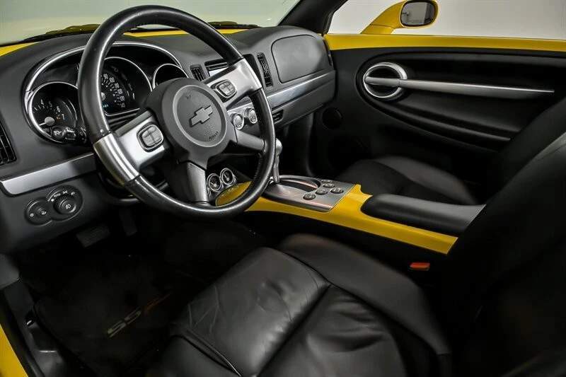 2005 Chevrolet SSR - Image 16 of 31
