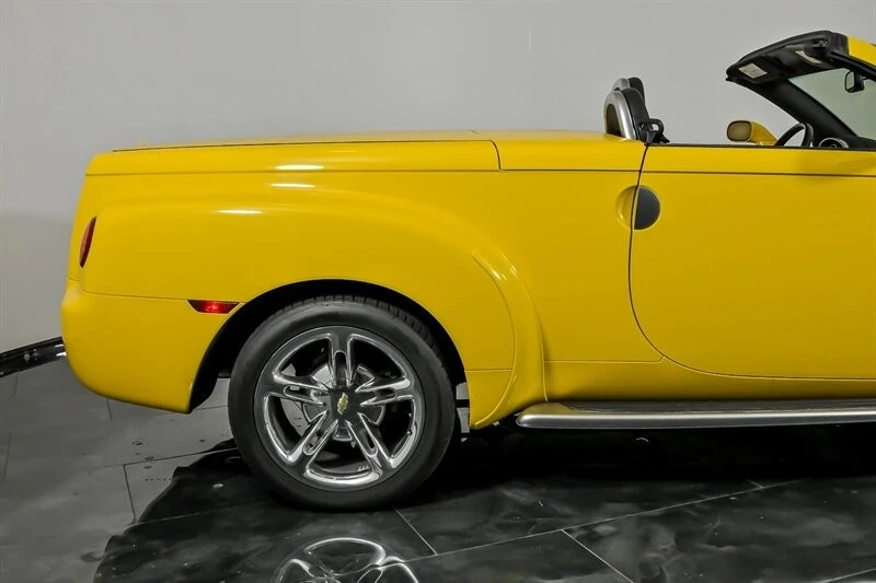 2005 Chevrolet SSR - Image 11 of 31