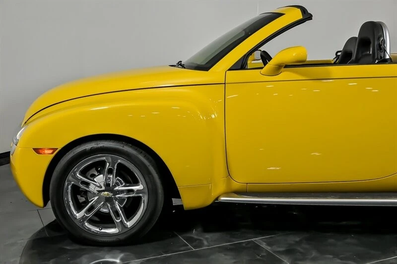 2005 Chevrolet SSR - Image 6 of 31