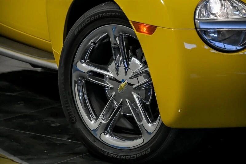2005 Chevrolet SSR - Image 3 of 31