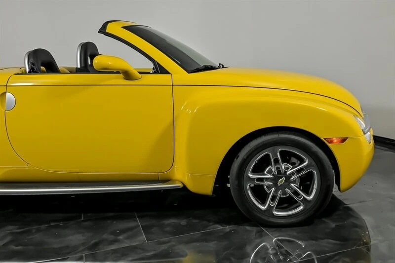 2005 Chevrolet SSR - Image 12 of 31