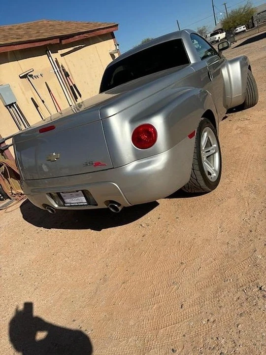 2005 Chevrolet SSR - Image 2 of 4