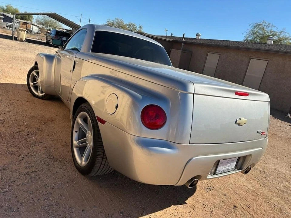 2005 Chevrolet SSR - Image 3 of 4