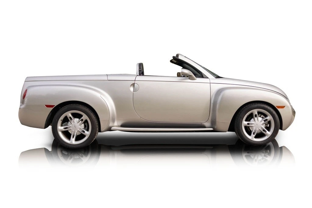 2005 Chevrolet SSR - Image 2 of 12