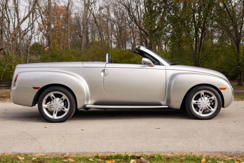 2005 Chevrolet SSR - Image 9 of 12